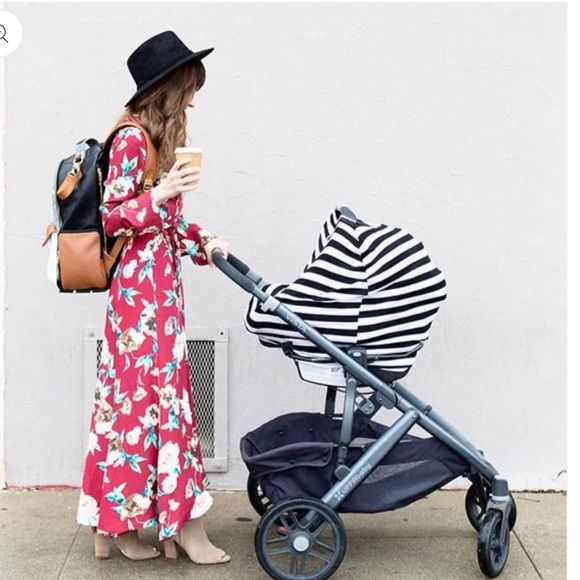 Itzy ritzy 4-in-1 multi use nursing cover - Picture 3 of 4